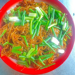 เส้นเล็กผัดชีอิิ๊วโบราณของแท้เมืองอุบล (กินกับส้มตำ)