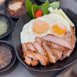 ข้าวหมูสองใจ ไข่ดาวคู่