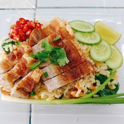 ข้าวผ้ดกุนเชียงหมูกรอบ