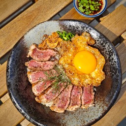 ข้าวผัดมันเนื้อ Striploin คลุกฝุ่น