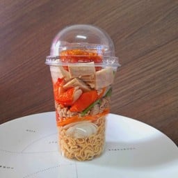 ยำเขย่า หมูสับ หมูยอ ปูอัด ไส้กรอก