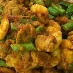 ผัดเครื่องแกง