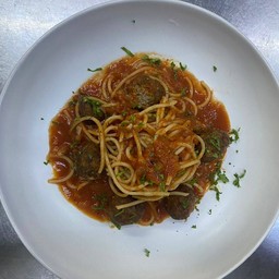 Spaghetti meat balls tomato sauce