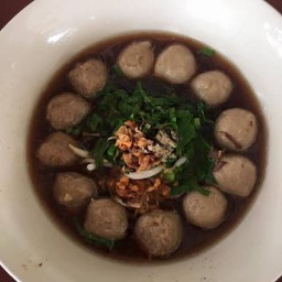 เกาเหลาลูกชิ้นล้วนน้ำตก