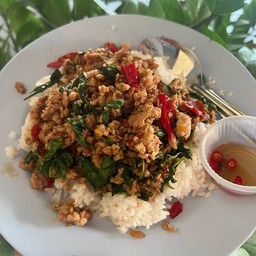 กระเพราหมูสับ