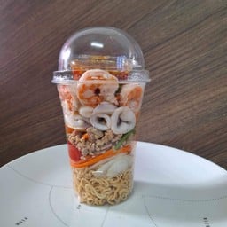 ยำเขย่า หมูสับ ปลาหมึก กุ้ง