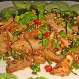 พล่าหมูน้ำตก