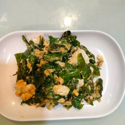 ใบเหลียงผัดไข่