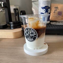 Ska Caffe Music หน้าซอยลาซาล54