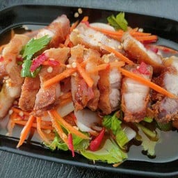 ยำสามชั้นทอด