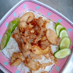ข้าวหมูทอดกระเทียมพริกไทย