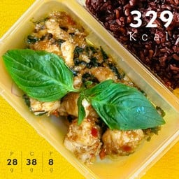 กะเพราอกไก่ (329 Kcal)