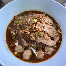ก๋วยเตี๋ยวเนื้อ นำ้ตก