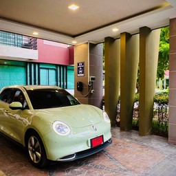 จุดชาร์จรถไฟฟ้า / EV Charger : โรงแรม The Contrast i Hotel