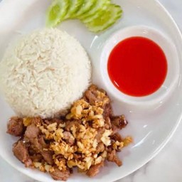 ข้าวหมูทอดกระเทียม