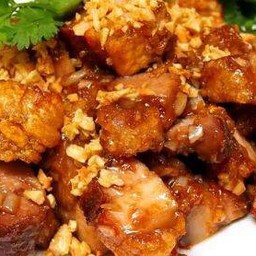 กระเทียมหมูกรอบ (กับข้าว)