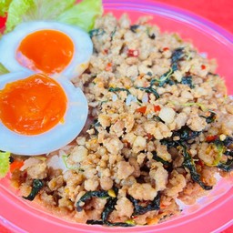 ข้าวผัดกระเพรา + ไข่ต้มมะตูม