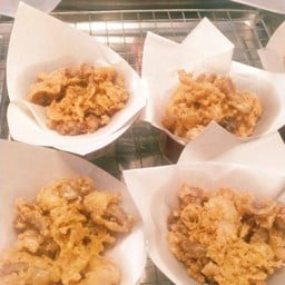 เจ๊โอเล่ ไก่เขย่า ตลาดโต้รุ่งศรีลำดวน