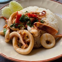 กะเพราปลาหมึก