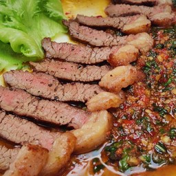 เนื้อย่างราดซอสกะเพรา