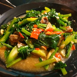 ข้าวคะน้าหมูชิ้น+ไข่ดาว(ราดเข้าว)