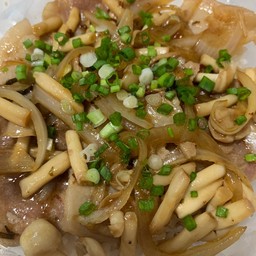 ข้าวหน้าหมูพัชพร