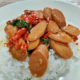 ข้าว กระเพรา ไส้กรอก