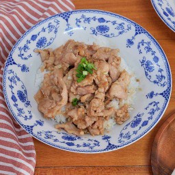 ข้าวหมูผัดน้ำมันหอย บ้านจู