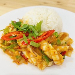 ข้าวหน้าปลาหมึกผัดไข่เค็ม