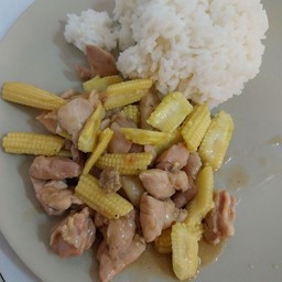 ผัดข้าวโพดอ่อนน้ำมันหอยหมูสับ