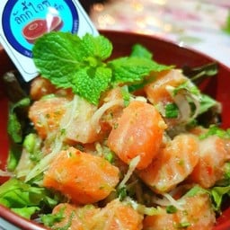 ยำเเซลม่อนตะไคร้ 100กรัม