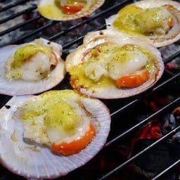 หอยเชลล์ย่างเนย