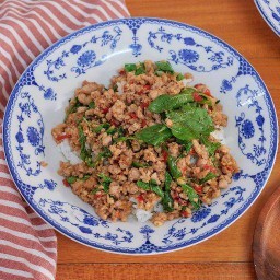 ข้้าวกระเพราหมูสับ บ้านจู