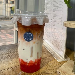 ชาไทย นมสด สตรอว์เบอร์รี่