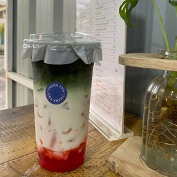 ชาเขียวนมสดสตรอว์เบอร์รี่