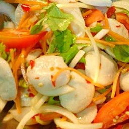 ยำลูกชิ้นปลา