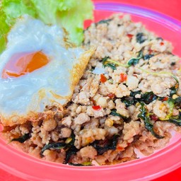 ข้าวผัดกระเพรา + ไข่ดาว