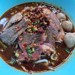ก๋วยเตี๋ยวเนื้อ นำ้ตกต้มยำ