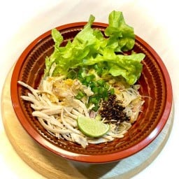 หมี่ไก่ฉีก ปีกไก่ทอด by เฮียหมีฉีกไก่