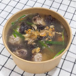 แกงจืดสาหร่ายเต้าหู้หมูสับ