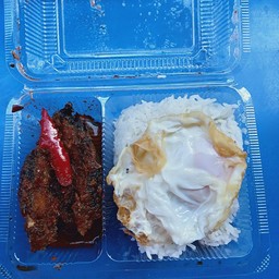 ข้าวปลาดุก ไข่ดาว