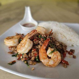 ข้าวกะเพราหมูสับ + กุ้ง