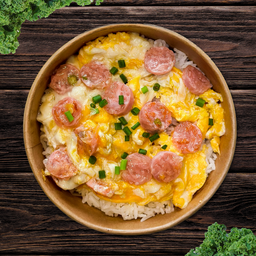 ข้าวแหนมคั่วไข่เยิ้ม