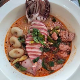 ก๋วยเตี๋ยวหมึกใหญ่