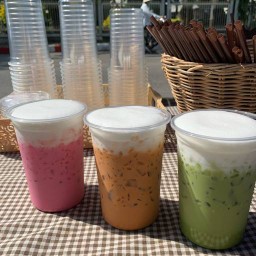 ร้านลาบริมน้ำ  ลินชา ( ชาเข้ม  กลมกล่อม)