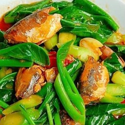 ข้าวราด ผัดคะน้าปลากระป๋อง