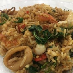 ข้าวคลุกกะเพรา