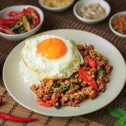 กะเพราไข่ข้นบ้านเป็ด byเชฟบ๋อม