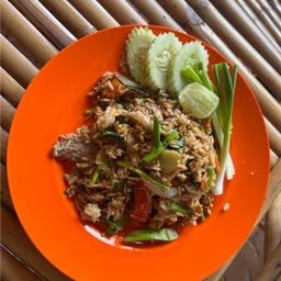 ข้าวผัดรางรถไฟ(หมูชิ้นหมัก)