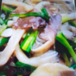 ผัดเห็ดนางฟ้าน้ำมันหอยใส่หมูสับ(กับข้าว)